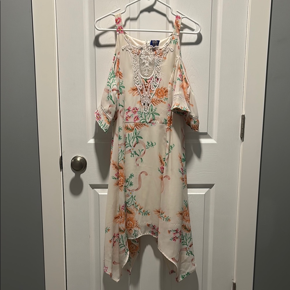 Floral Women’s Dress with Lace Detail